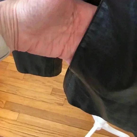 Worthington zippered leather jacket with open side pockets. - Picture 3 of 9